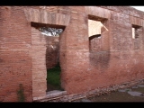 01529 ostia - regio ii - insula vi - casa del soffitto dipinto (ii,vi,5-6) - via della fontana - tuer und fenster zu raum (4) - und (5) - 01-2024.jpg